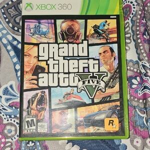 XBOX 360 Grand Theft Auto V - 2 Disc Set + Book
